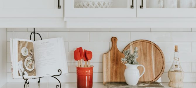 Circulariteit in je keuken: hoe kringloopmaterialen een stijlvolle transformatie mogelijk maken